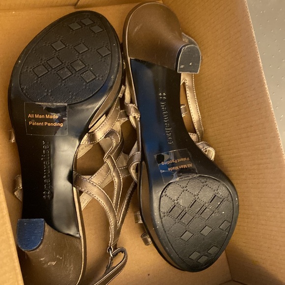 Naturalizer 8.5M pewter heels 4” - Picture 14 of 14